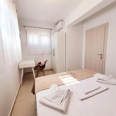Bella House * 尼基季